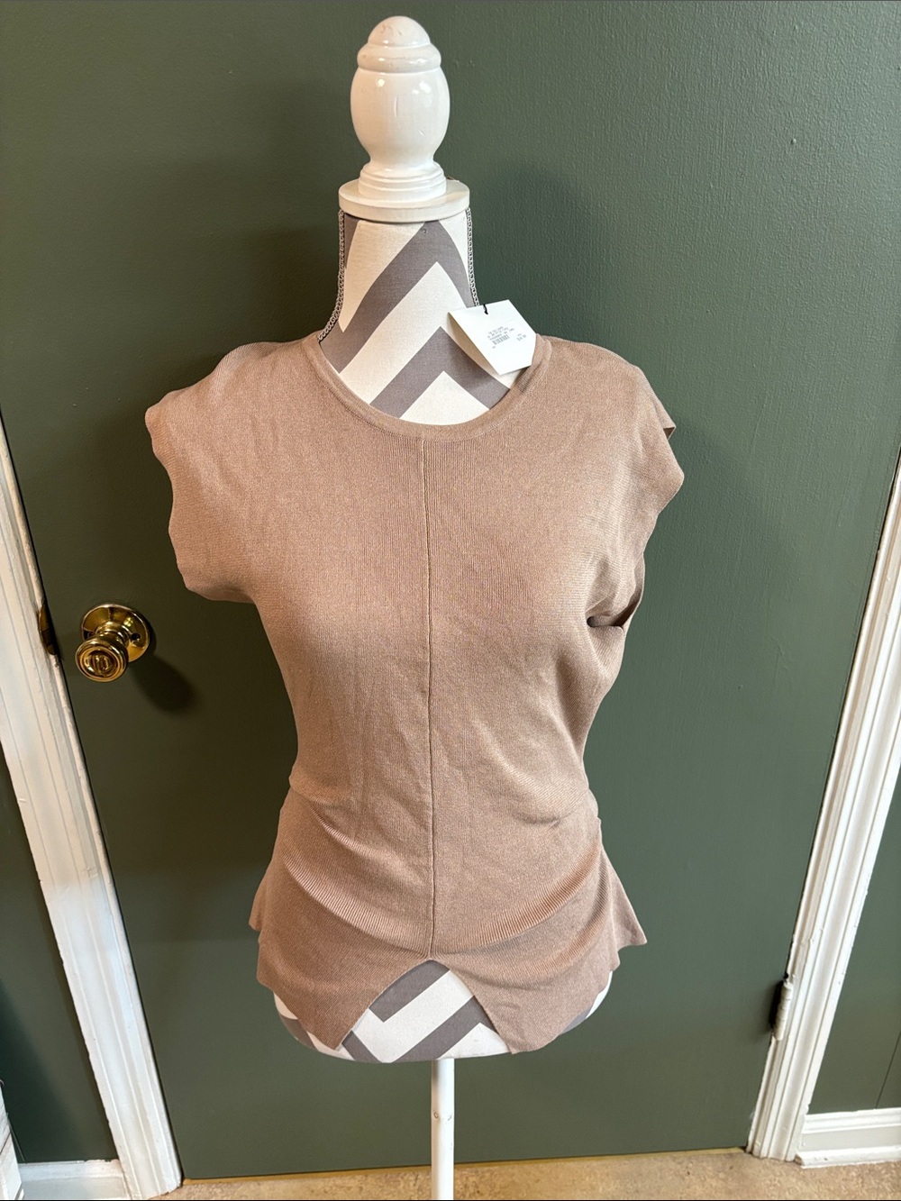 Active USA Short Sleeve Scoop Neck Top in Taupe